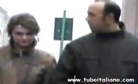 Milf straniera abusata in orgia da due maiali italiani
