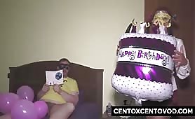 Due zoccolone per il suo compleanno